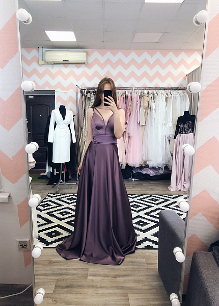Прокат платья Фиолетовое с лямками атласное для фотосессии и мероприятия в Новосибирске