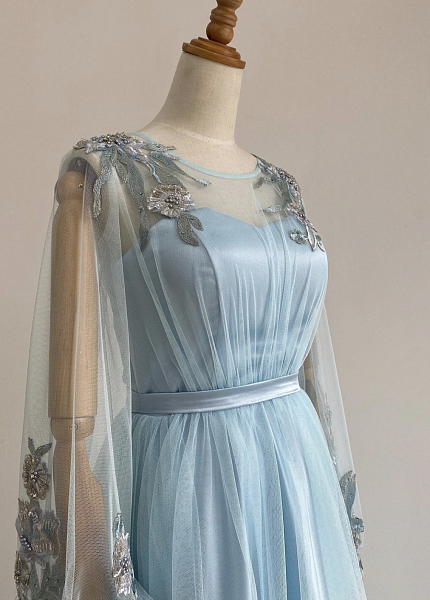 Прокат платья Голубое фатиновое с вышивкой и длинными рукавами для фотосессии и мероприятия в Новосибирске