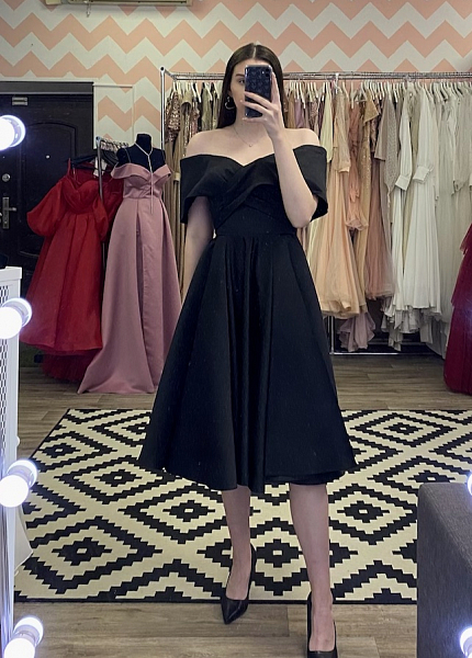 Прокат платья Черное атласное миди со спущенными плечами для фотосессии и мероприятия в Новосибирске