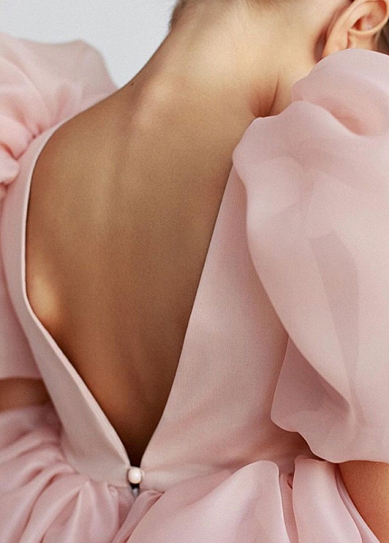 Прокат платья Розовое мини с плечами для фотосессии и мероприятия в Новосибирске