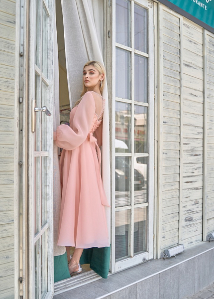Прокат платья Розовое миди органза с длинными рукавами для фотосессии и мероприятия в Новосибирске