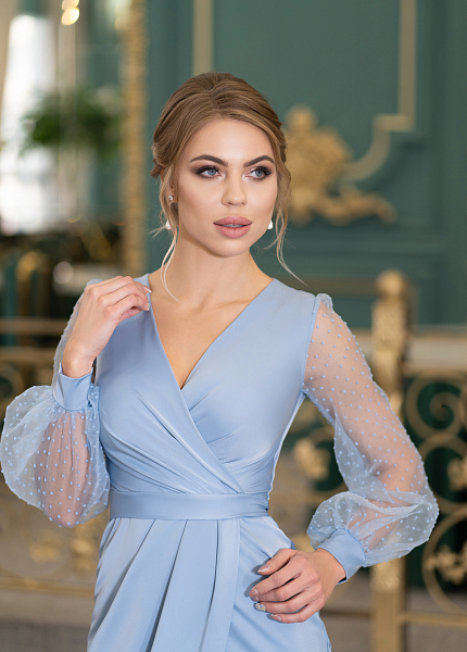 Прокат платья Голубое миди на запах в горошек для фотосессии и мероприятия в Новосибирске