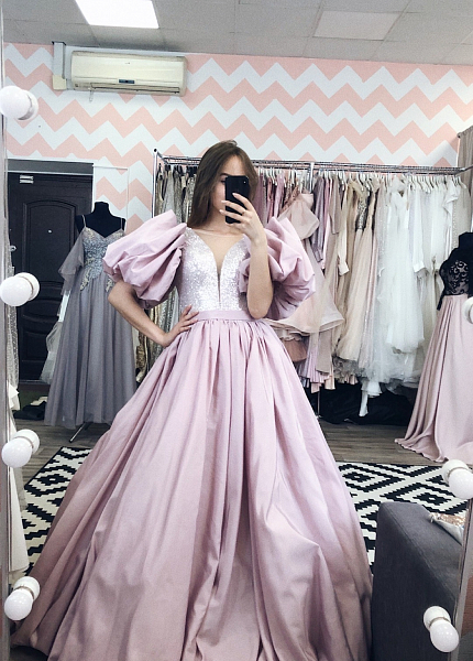 Прокат платья Розовое блестящее с пышными рукавами для фотосессии и мероприятия в Новосибирске