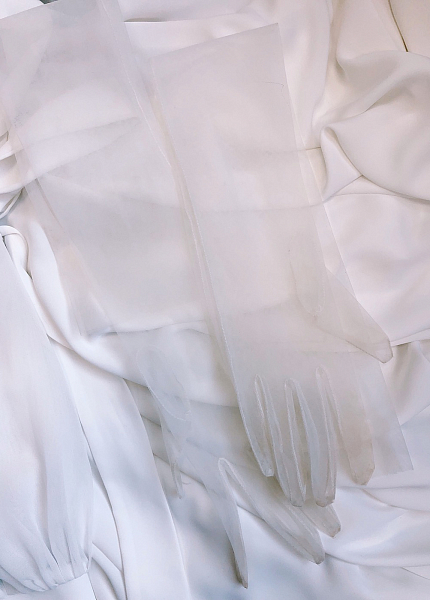 Прокат платья Перчатки белые фатиновое для фотосессии и мероприятия в Новосибирске