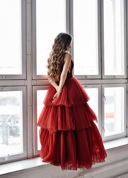 Прокат платья Красное пышное ярусное для фотосессии и мероприятия в Новосибирске